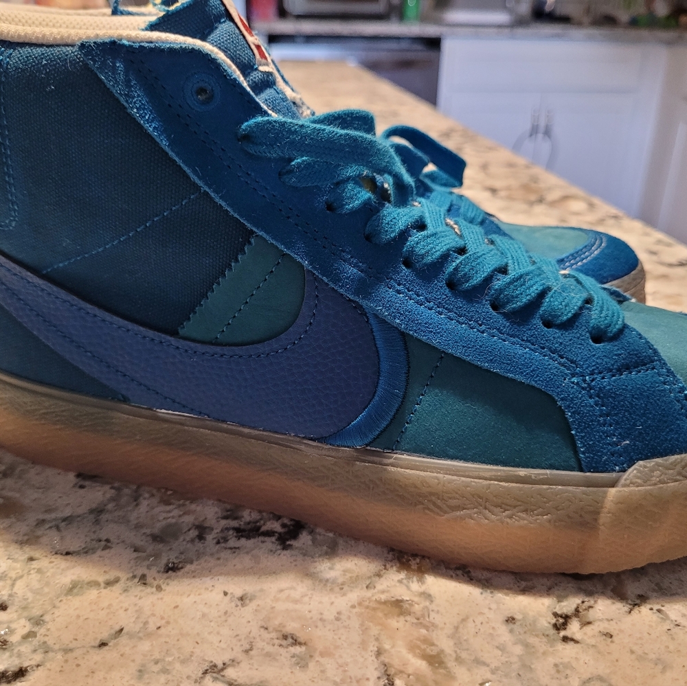 Brand new, never worn Nike SB Zoom Blazer Mid PRM Plus Green Abyss Skate Shoes-